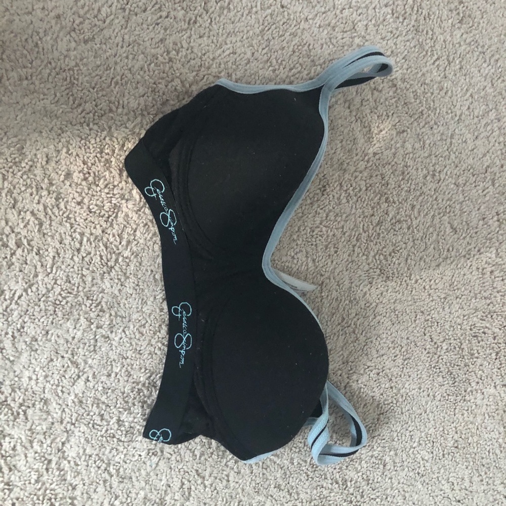 Bras - Picture 3 of 4